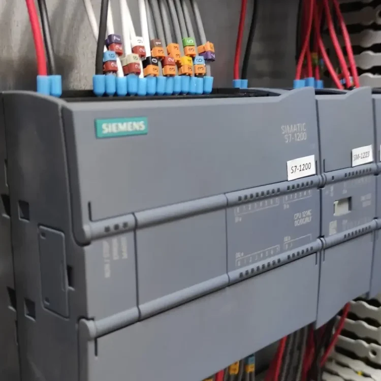 Siemens PLC Programcısı: Endüstriyel Otomasyonda Güvenilir ve Ölçeklenebilir Çözümler